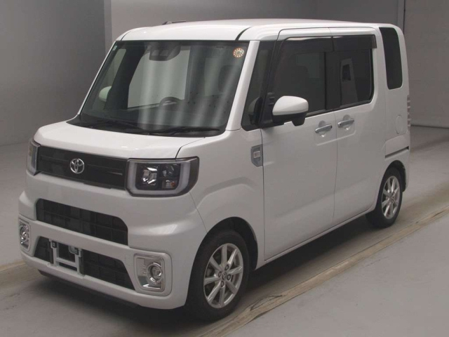 TOYOTA PIXIS — фото