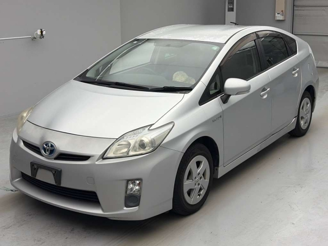 TOYOTA PRIUS — фото
