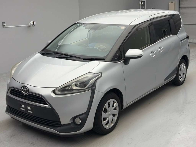 TOYOTA SIENTA — фото