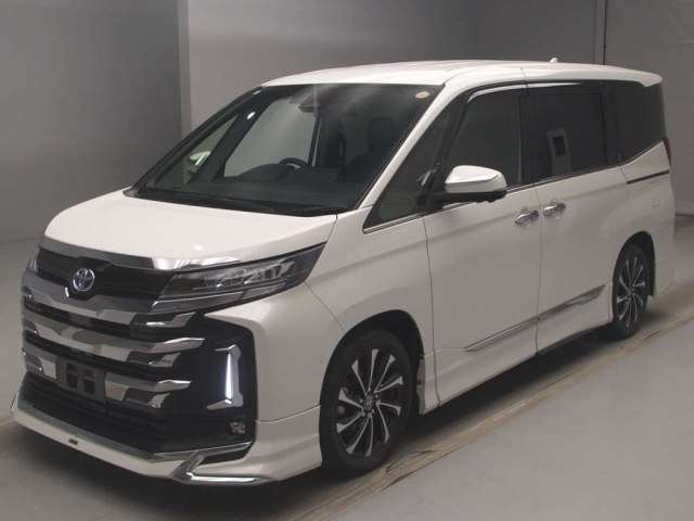 TOYOTA NOAH — фото