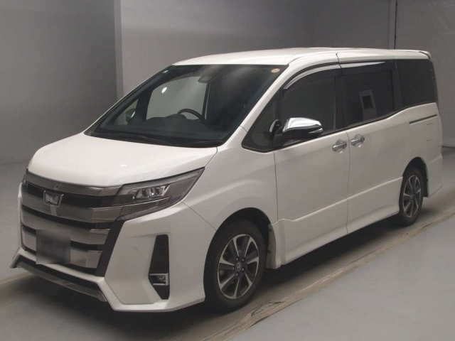 TOYOTA NOAH — фото
