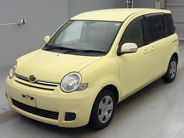 TOYOTA SIENTA — фото