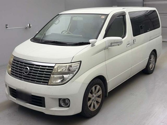 NISSAN ELGRAND — фото