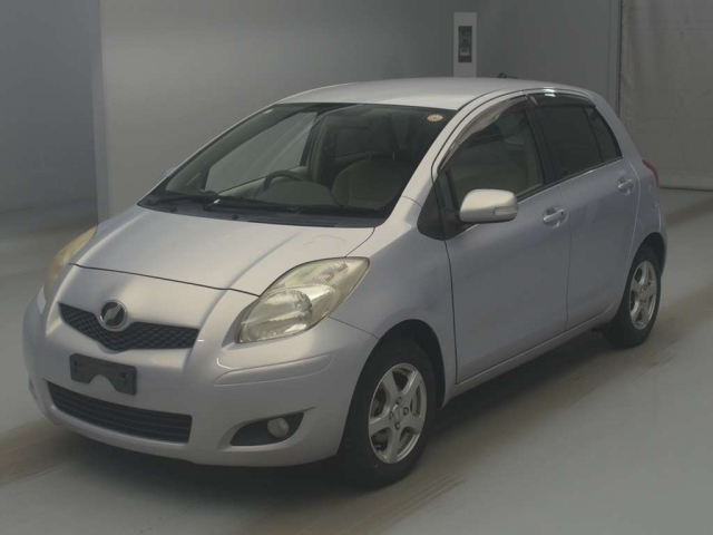 TOYOTA VITZ — фото