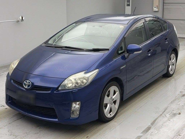 TOYOTA PRIUS — фото