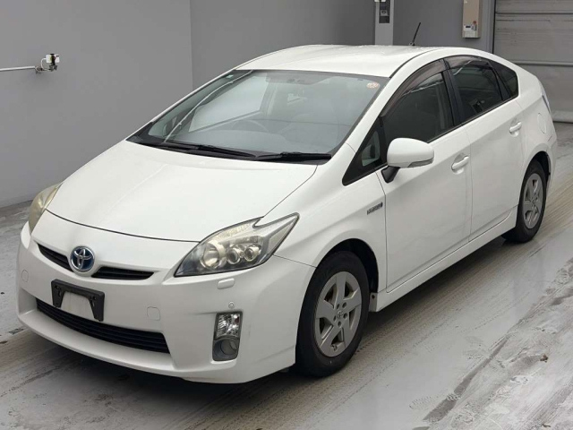 TOYOTA PRIUS — фото