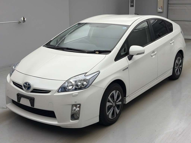 TOYOTA PRIUS — фото