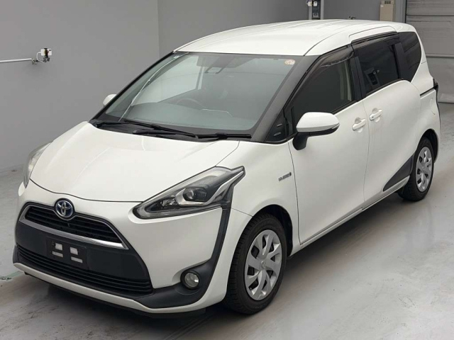 TOYOTA SIENTA — фото