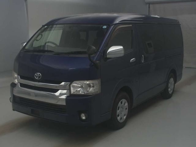 TOYOTA HIACE — фото
