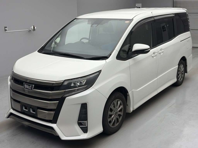 TOYOTA NOAH — фото