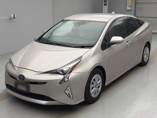 TOYOTA PRIUS — фото