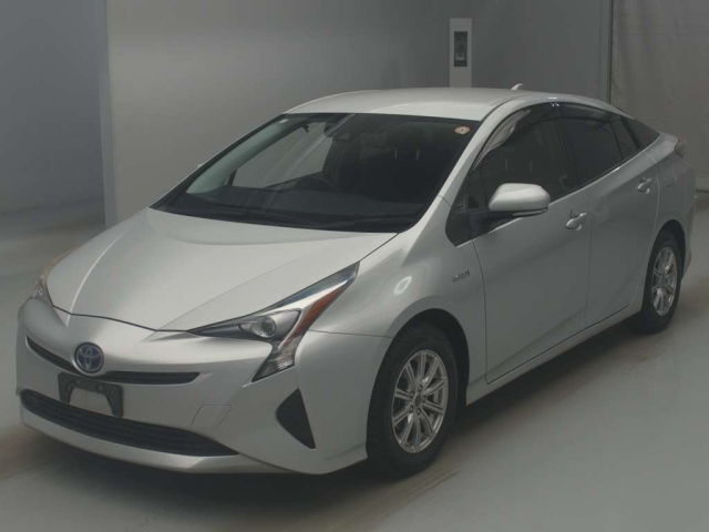 TOYOTA PRIUS — фото