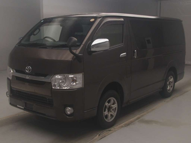 TOYOTA HIACE — фото