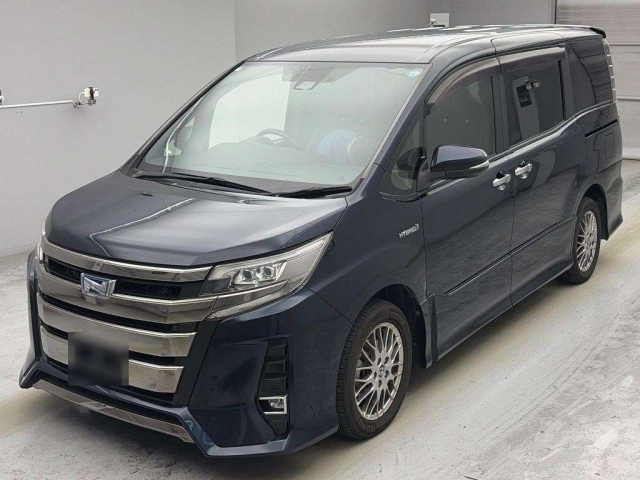TOYOTA NOAH — фото