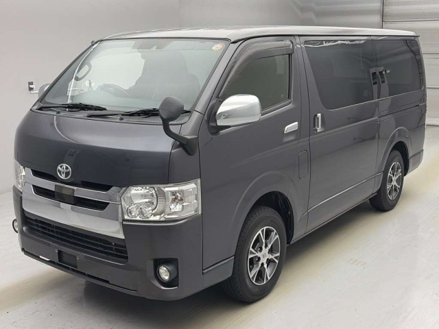 TOYOTA HIACE — фото