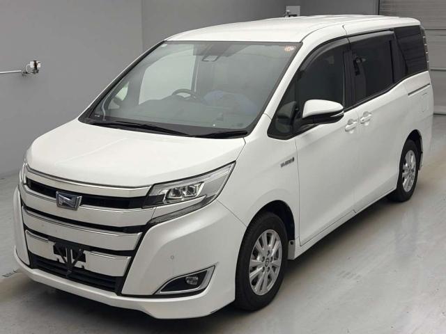 TOYOTA NOAH — фото