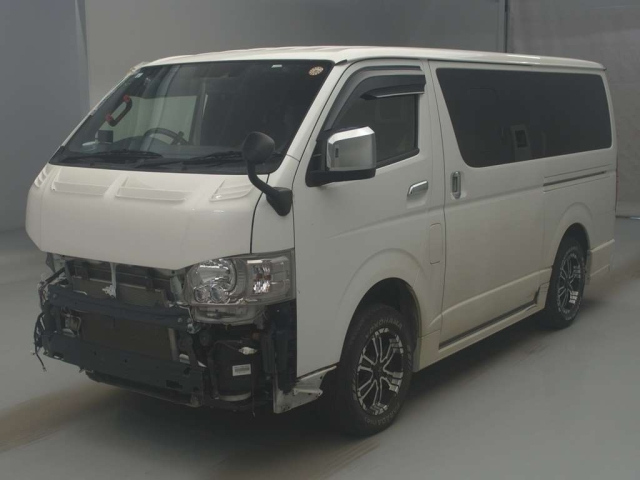 TOYOTA HIACE — фото
