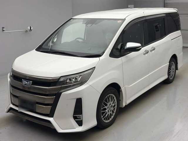 TOYOTA NOAH — фото