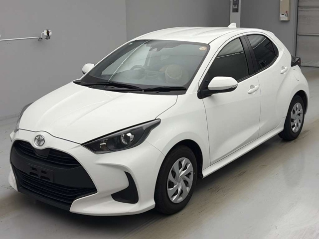 TOYOTA YARIS — фото