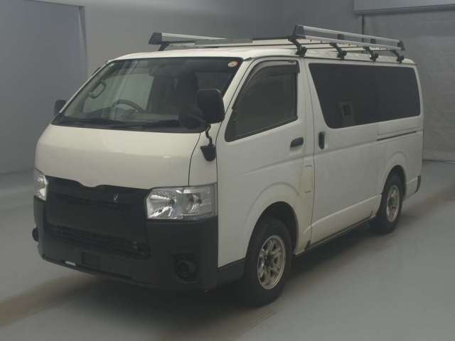 TOYOTA HIACE — фото