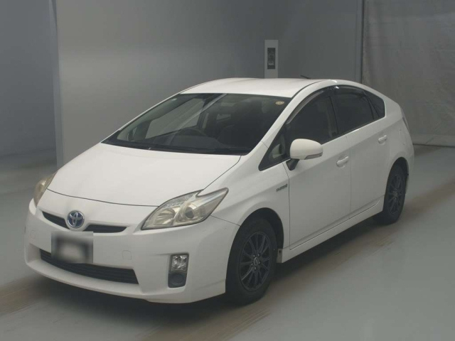 TOYOTA PRIUS — фото