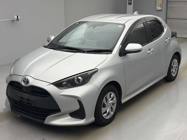 TOYOTA YARIS — фото