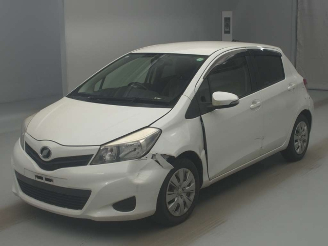 TOYOTA VITZ — фото
