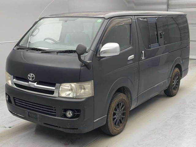 TOYOTA HIACE — фото