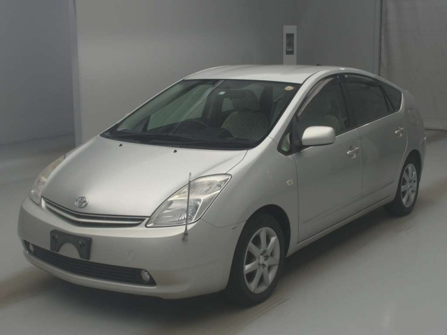 TOYOTA PRIUS — фото