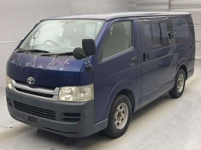 TOYOTA HIACE — фото