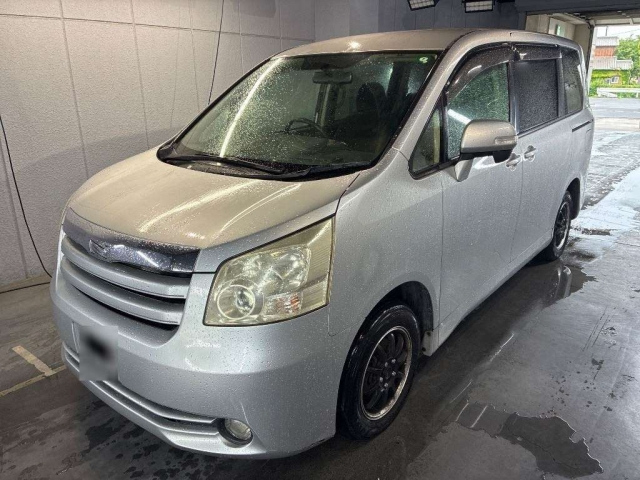 TOYOTA NOAH — фото