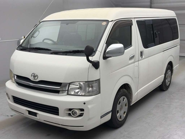 TOYOTA HIACE — фото
