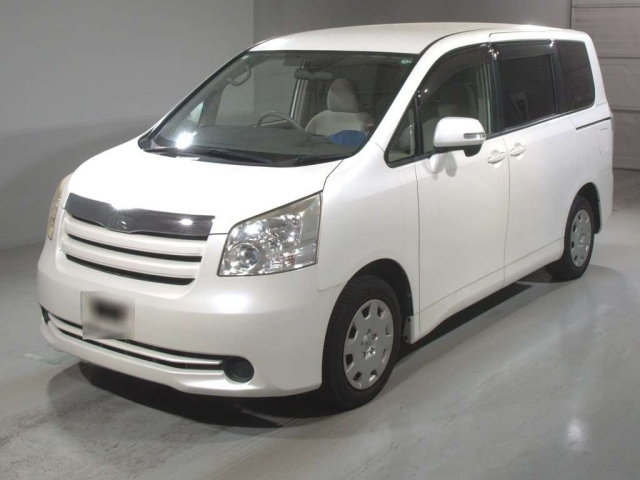 TOYOTA NOAH — фото
