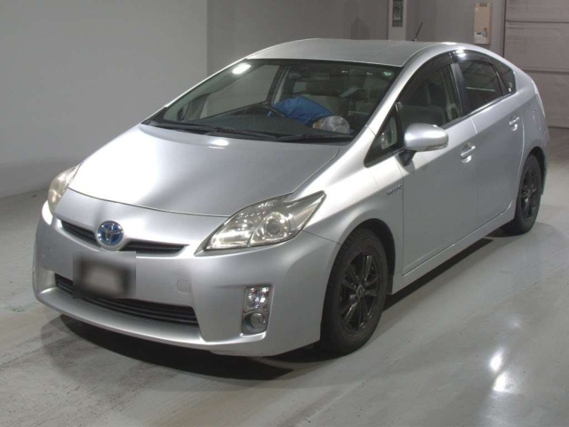 TOYOTA PRIUS — фото