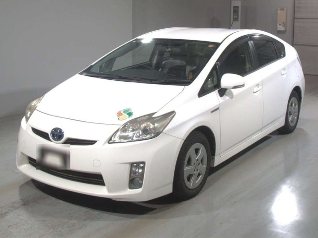 TOYOTA PRIUS — фото