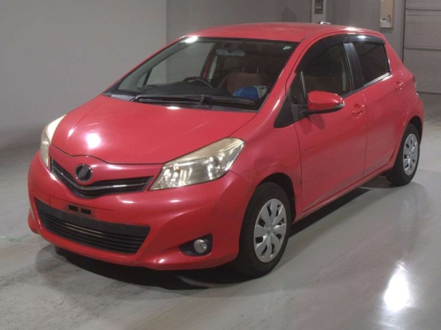 TOYOTA VITZ — фото