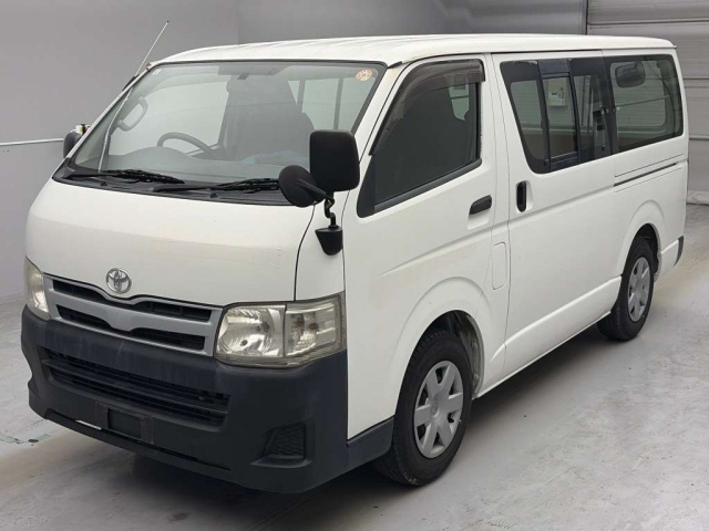 TOYOTA HIACE — фото