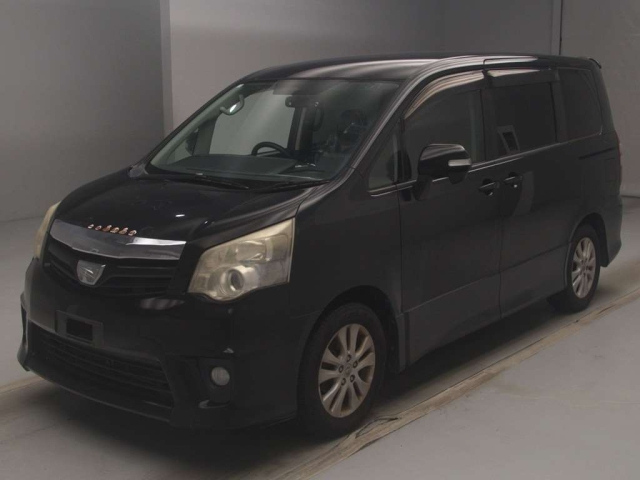 TOYOTA NOAH — фото
