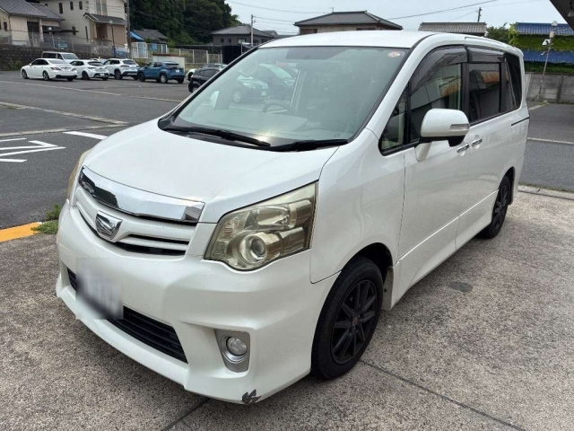 TOYOTA NOAH — фото