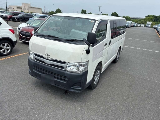 TOYOTA HIACE — фото