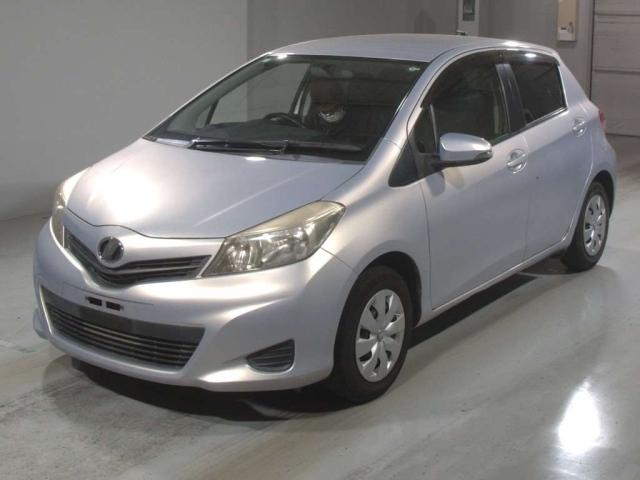 TOYOTA VITZ — фото