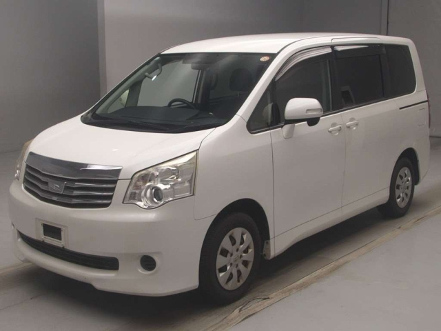 TOYOTA NOAH — фото