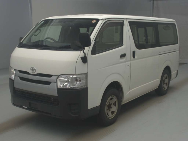 TOYOTA HIACE — фото