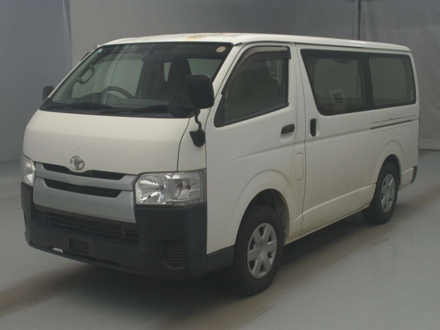 TOYOTA HIACE — фото