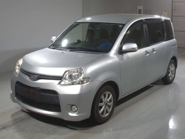 TOYOTA SIENTA — фото