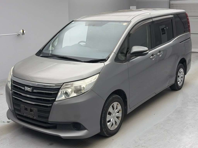 TOYOTA NOAH — фото