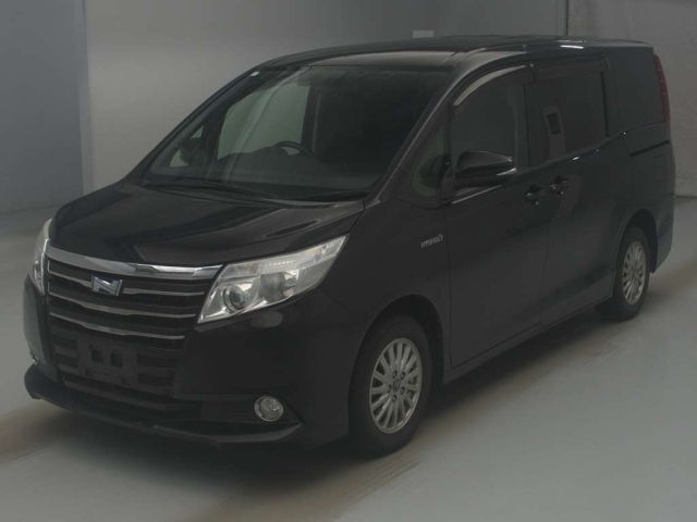 TOYOTA NOAH — фото