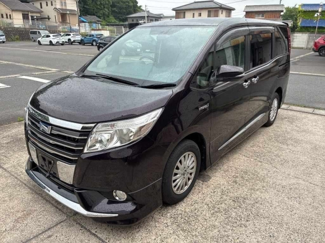 TOYOTA NOAH — фото