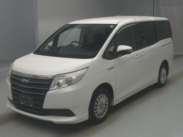 TOYOTA NOAH — фото
