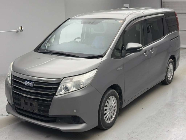 TOYOTA NOAH — фото